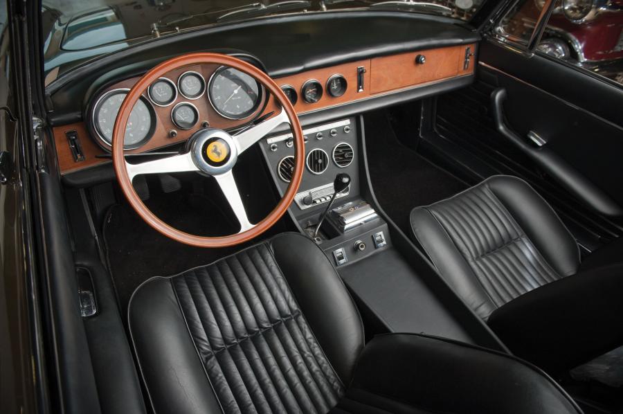  Ferrari 330 GTS 1967 года  (фото 38 из 102)